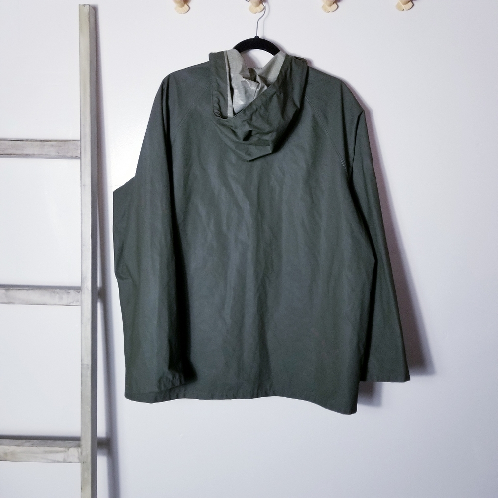 HELLY HANSEN DARK OLIVE GREEN RAINCOAT CHEST SIZE 50.5 INCHES - Picture 2 of 16